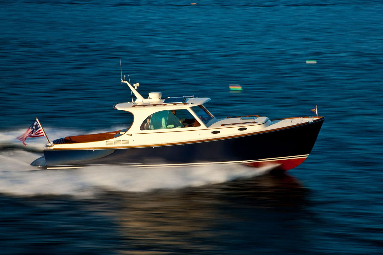 Picnic Boat 37 MKIII | Hinckley Yachts