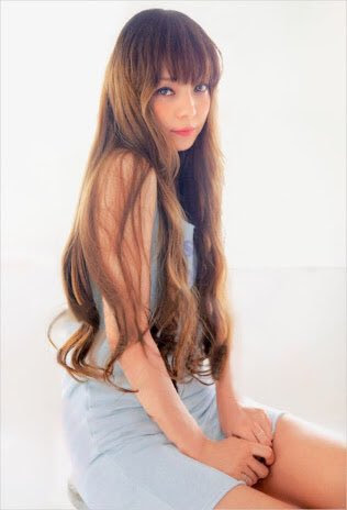 日本を代表するアーティスト 安室奈美恵さんの髪型をサクッと解説 4cm Blog 金沢市片町タテマチ 諸江 野々市の人気美容室 美容院