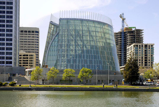 som cathedral, skidmore owings & merrill, sustainable cathedral, green cathedral, oakland cathedral, sustainable architecture, green building, fsc-certified wood, passive cooling system, fly ash concrete, daylighting
