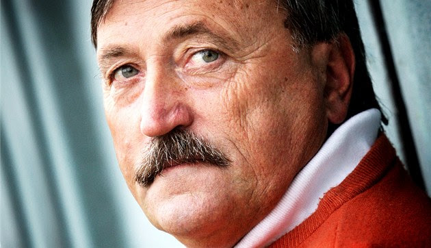 Biografi Profil Biodata Antonín Panenka - Trik Tendangan Penalti