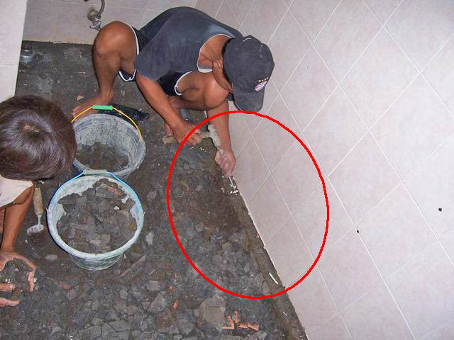 sipilclophedia Cara mengganti keramik  lantai kamar mandi