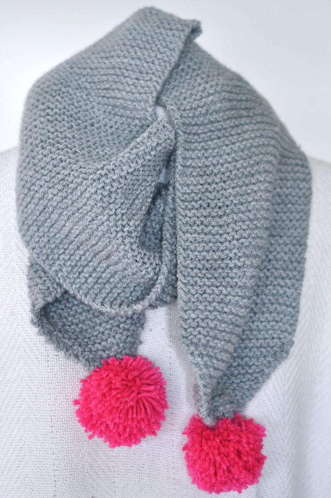 simple quick fast easy knit knitted scarf project beginner garter stitch grey hot pink pom pom