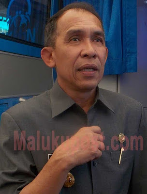 Ambon, Malukupost.com - Gubernur Maluku Said Assagaff menjamin kondisi keamanan di provinsi Maluku terutama Kota Ambon tetap kondusif saat pelaksanaan unjuk rasa yang akan berlangsung 4 November 2016. "Aksi unjuk rasa berkaitan dengan pernyataan petahana gubernur DKI Jakarta di Kepulauan Seribu, beberapa waktu lalu, yang diduga dan dianggap menistakan agama, kita yakin aksi ini tidak berimbas ke daerah lain di Indonesia terutama Kota Ambon," katanya di Ambon, Kamis (3/11). Ia menyatakan, warga Kota Ambon diharapkan tetap melakukan aktivitas seperti biasa, karena aksi unjuk rasa dilakukan di Jakarta dan diharapkan tidak berdampak ke daerah. "Jika ada pihak-pihak tertentu yang ingin mengganggu keamanan negara, aparat harus bertindak tegas agar tidak terjadi hal-hal yang dapat mengganggu keamanan," ujarnya. Menurut Said, pihaknya selama berada di luar daerah terus memantau keamanan di Maluku khususnya Kota Ambon, sebagai bentuk antisipasi. Pihaknya juga telah berkoordinasi dengan Kapolda Maluku dan Pangdam XVI Pattimura agar aparat keamanan melakukan pengamanan, dan jika ada indikasi kurang baik dan terbukti harus diproses hukum.