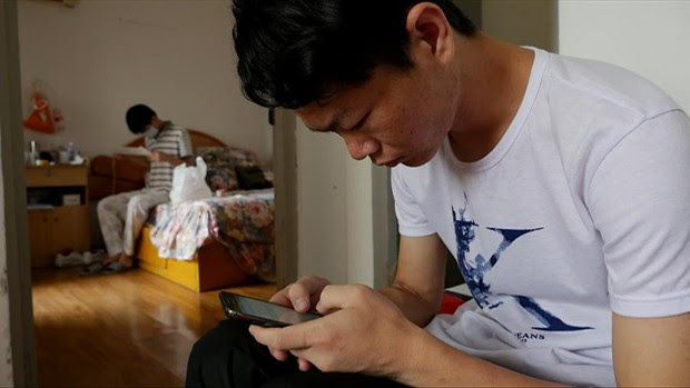 Ainda esperando por um doador de rim, Haiqing faz hemodiálise três vezes por semana  (Foto: Da BBC)