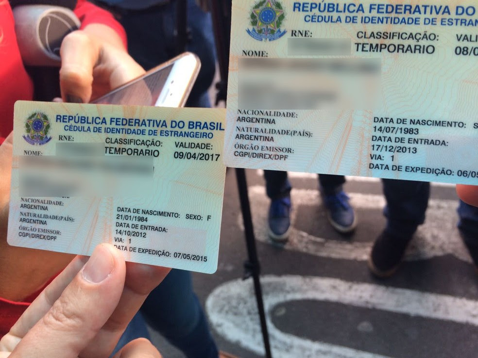 Identificação do casal que sofreu a queda no aeroporto Salgado Filho, em Porto Alegre (Foto: Cristine Gallisa/RBS TV)