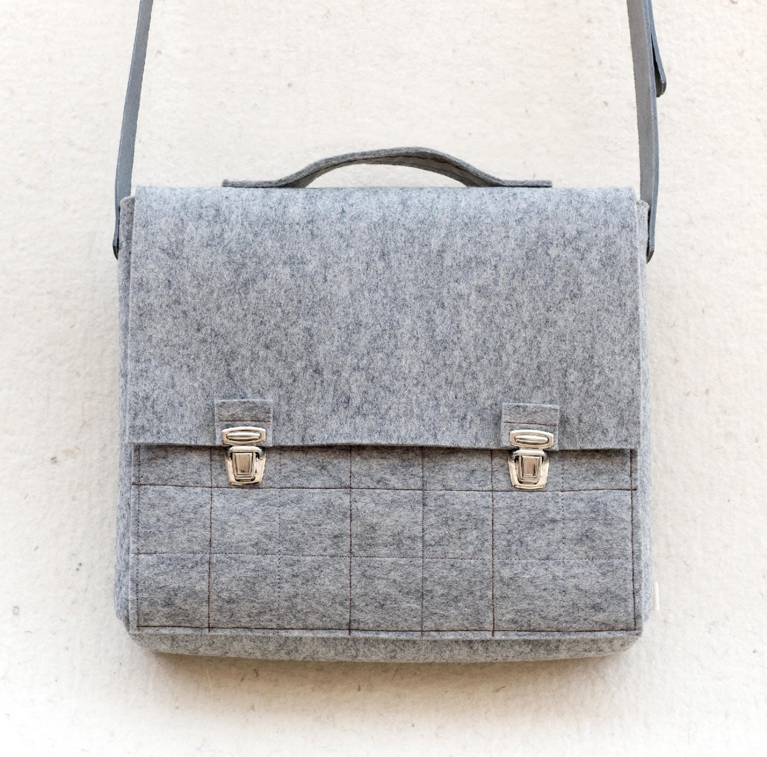 RIBERA squares patterns. Messenger felt bag. 100% wool felt. Handmade.