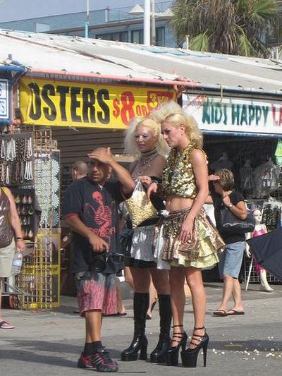 Funny and Strange People of American Beaches (46 pics)