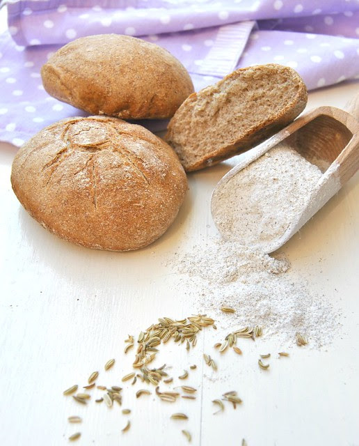 Rye flour bread rolls with fennel seeds