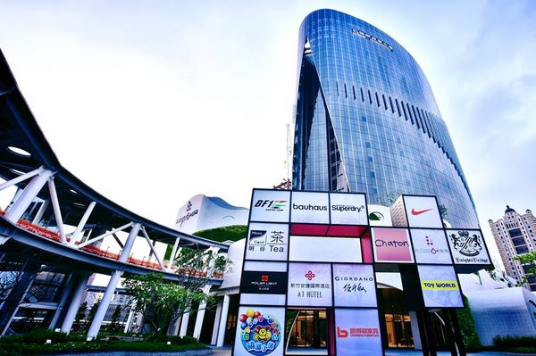 ▲新竹竹北暐順經貿大樓plaza 6+廣場。(圖/翻攝自暐順經貿大樓粉絲專頁)
