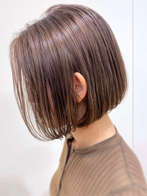 大人かわいい前下がりボブ ナチュラルグレージュカラー ヘアスタイル 美容院 美容室 モリオフロムロンドン 原宿本店 大宮 池袋 成増