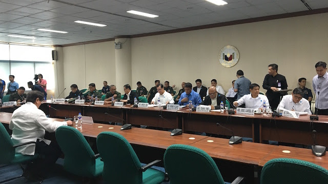 EXECUTIVE SESSION. Senator Gregorio Honasan convenes the Senate committee on national security and defense. Rappler photo 