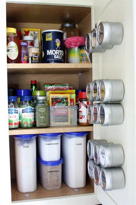 organized kitchen     organize