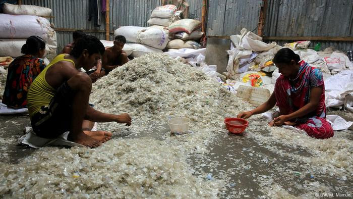 People sorting recyclables by hand in Bangladesh