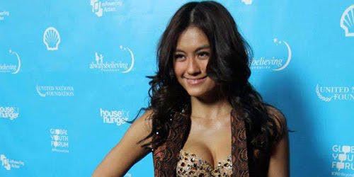 Foto: Inilah Para Artis Indonesia yang Hobi Pamer 'Belahan Dada' Seksi, Kapan Tobat..? http://ift.tt/20kt43r - Berita Artis Indonesia Suka Pamer 'Payudara' Terkini Terbaru Hari Ini - Dianugerahi tubuh yang seksi tentu akan terlihat makin sempurna saat memadukannya dengan busana yang pas. Tubuh indah terlihat menakjubkan ketika memakai busana yang sedikit menunjukkan bagian dada.