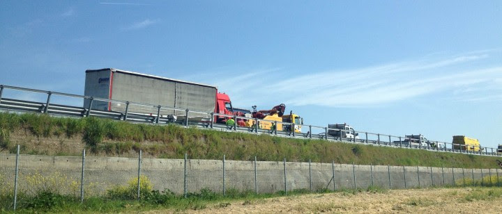 Incidente in A14, camionista all'ospedale | Occhio alla ...