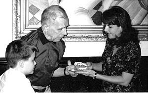 Bill Porter bersama Selly Brady