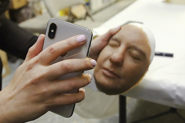 بالفيديو: طريقة غير مسبوقة للتحايل على Face ID على آيفون X