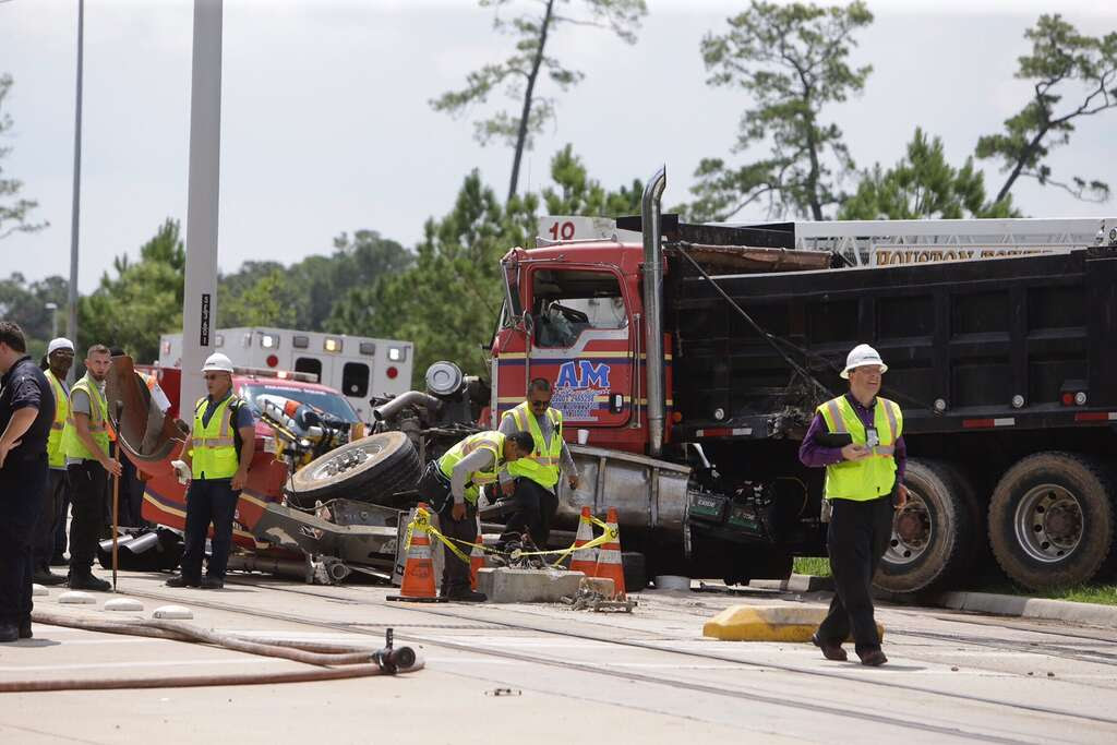 Αποτέλεσμα εικόνας για Light-rail train crashes with dump truck