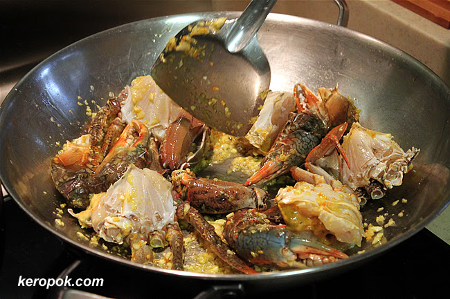 Cooking the garlic butter crabs