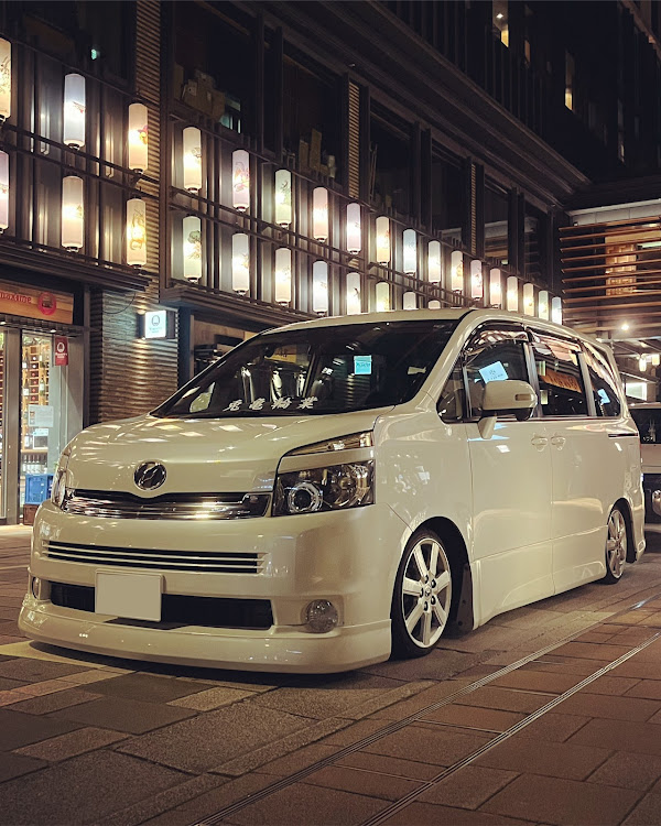 ヴォクシーの70ヴォクシー2台持ち・ヴォクシー70前期・ZRR70W・低くないファミリーカー！・普段乗りの車に関するカスタム事例の投稿画像1枚目