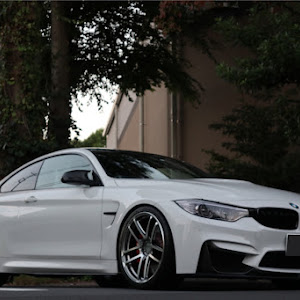 M4 クーペ F82