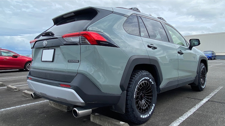 RAV4のオープンカントリー・トーヨータイヤ・タイヤ&ホイール交換・エムクライム・みんなでつくろうホイール図鑑に関するカスタム事例の投稿画像3枚目