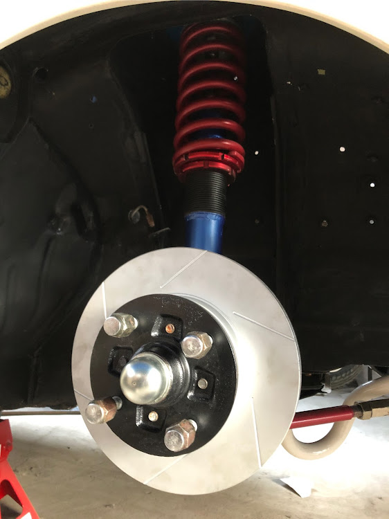 カローラレビンのAE86・レストア・DIY・スリットローターに関するカスタム事例の投稿画像1枚目