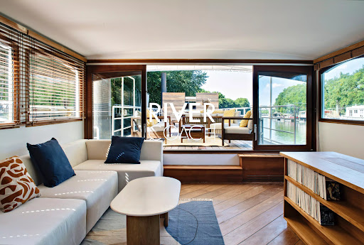 Houseboat 3