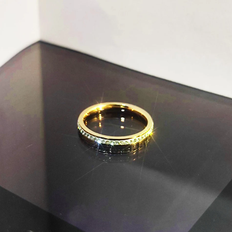 Bague en acier titane Anti-color All-star, résistance et style assurés. Un accessoire durable et élégant pour une allure impeccable.