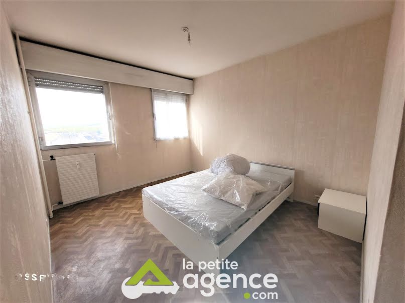 Location meublée appartement 2 pièces 54 m² à Montluçon (03100), 500 €