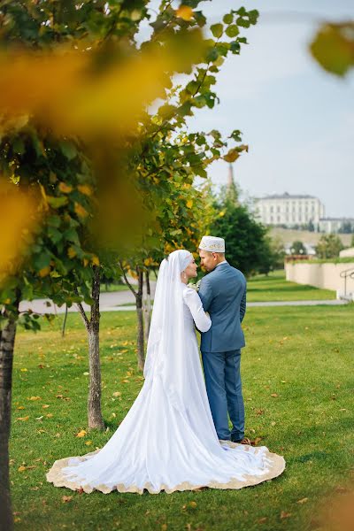 Fotógrafo de casamento Elvira Sabirova (elviraphotokzn). Foto de 7 de novembro 2018