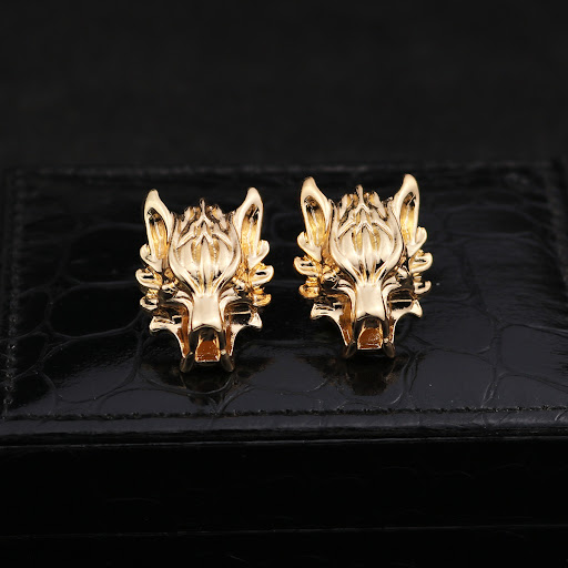 Title 5, Corsage tête de loup, un accessoire unique et é...