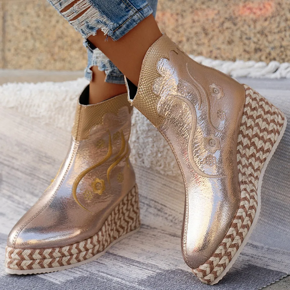 Bottines rétro brodées à semelle épaisse et compensées automne hiver, confortables et stylées pour vos looks décontractés et chauds.