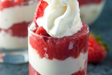 Strawberry Rhubarb Parfaits