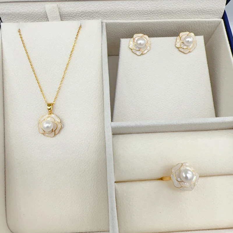 Title 16, Ensemble Bague Pendentif et Clous dOreilles Ca...