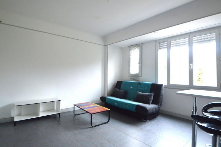 Location meublée appartement 1 pièce 28 m² à Pau (64000), 380 €