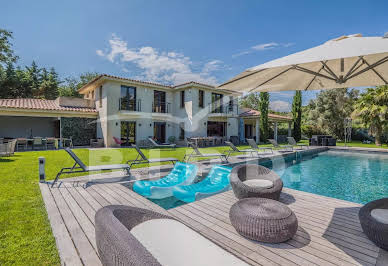 Villa with pool and garden 12