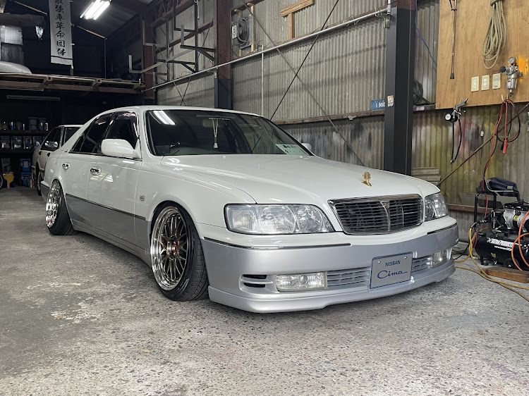 シーマの8月もよろしくお願いします・y33シーマ・コンプリートスタイルに関するカスタム事例の投稿画像1枚目