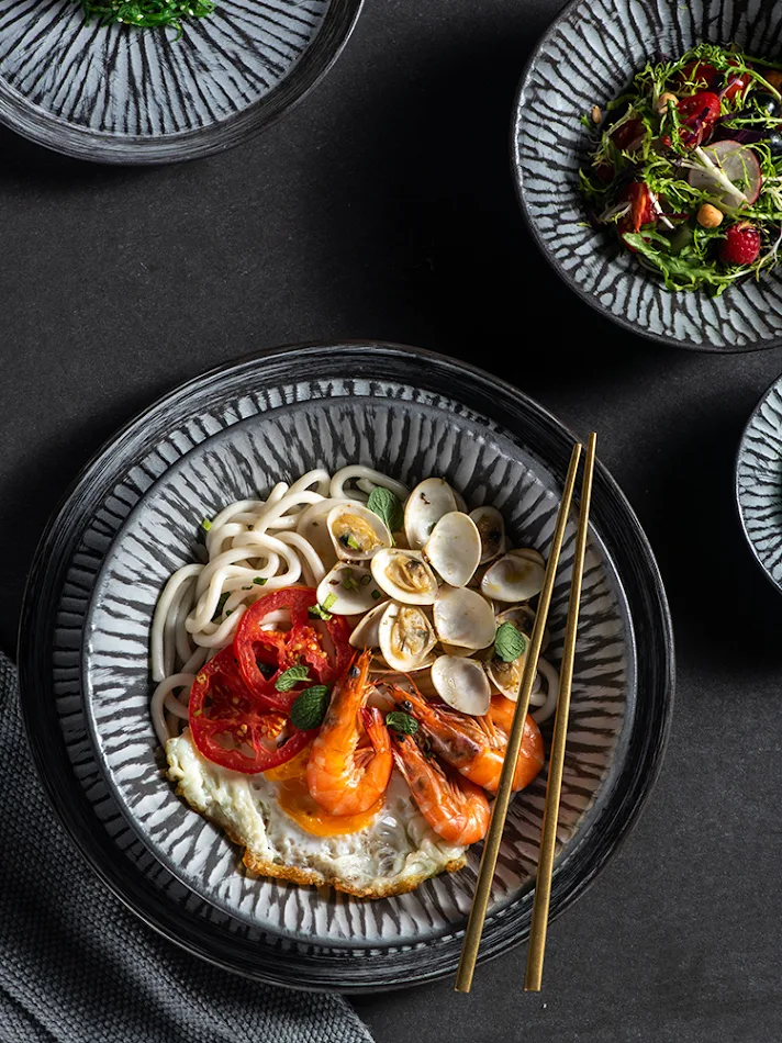 Cuenco japonés para ramen de uso doméstico Ideal para disfrutar de auténticos fideos, diseño elegante y duradero para tus comidas en casa.