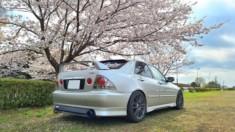 アルテッツァのアルテッツァ・コスモスアリーナふきあげ・車好きと繋がりたい・桜コラボに関するカスタム事例の投稿画像3枚目