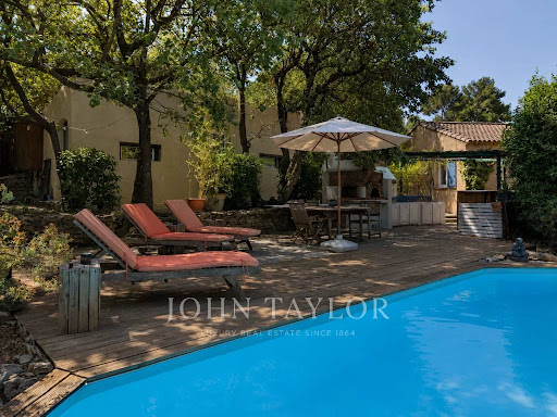 House with pool 3