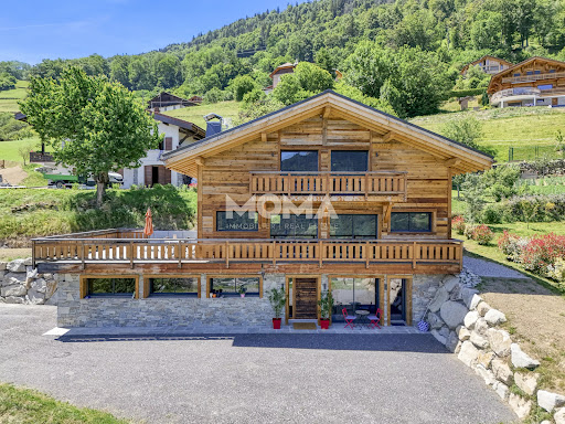 Chalet with panoramic view and terrace 1