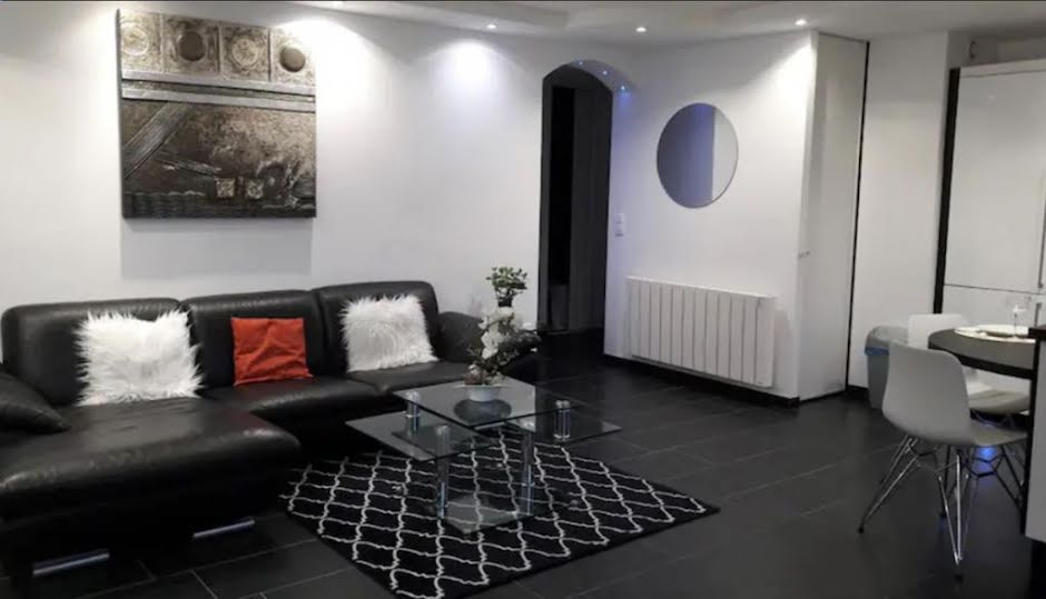 Location meublée appartement 3 pièces 75 m² à Gaillard (74240), 2 000 €