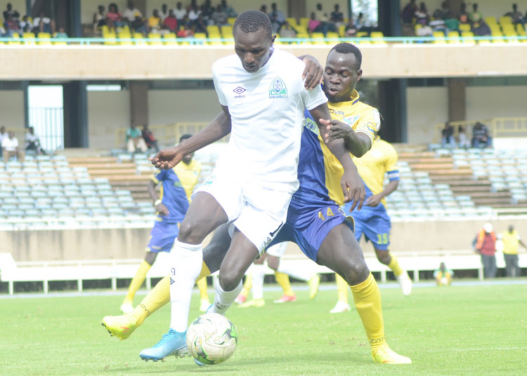 Kevin Monyi (R) battles Gor Mahia's Samuel Onyango during his days at Western Stima