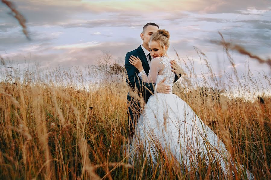 Fotógrafo de casamento Viktoriya Belousova (vivabalusova). Foto de 22 de outubro 2019