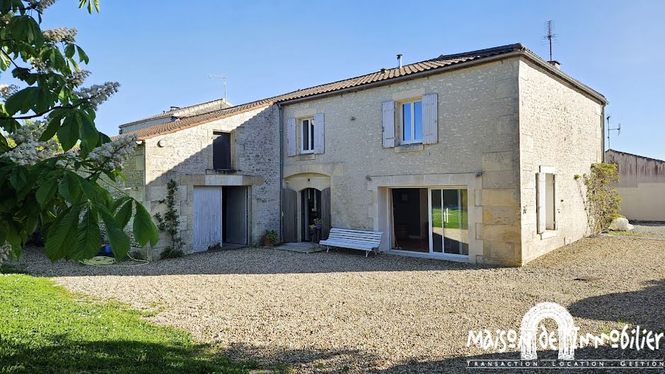 Vente maison 6 pièces 215 m² à Javrezac (16100), 455 800 €