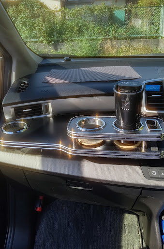 フリード のテーブル取り付け テーブル 快適装備に関するカスタム メンテナンスの投稿画像 車のカスタム情報はcartune