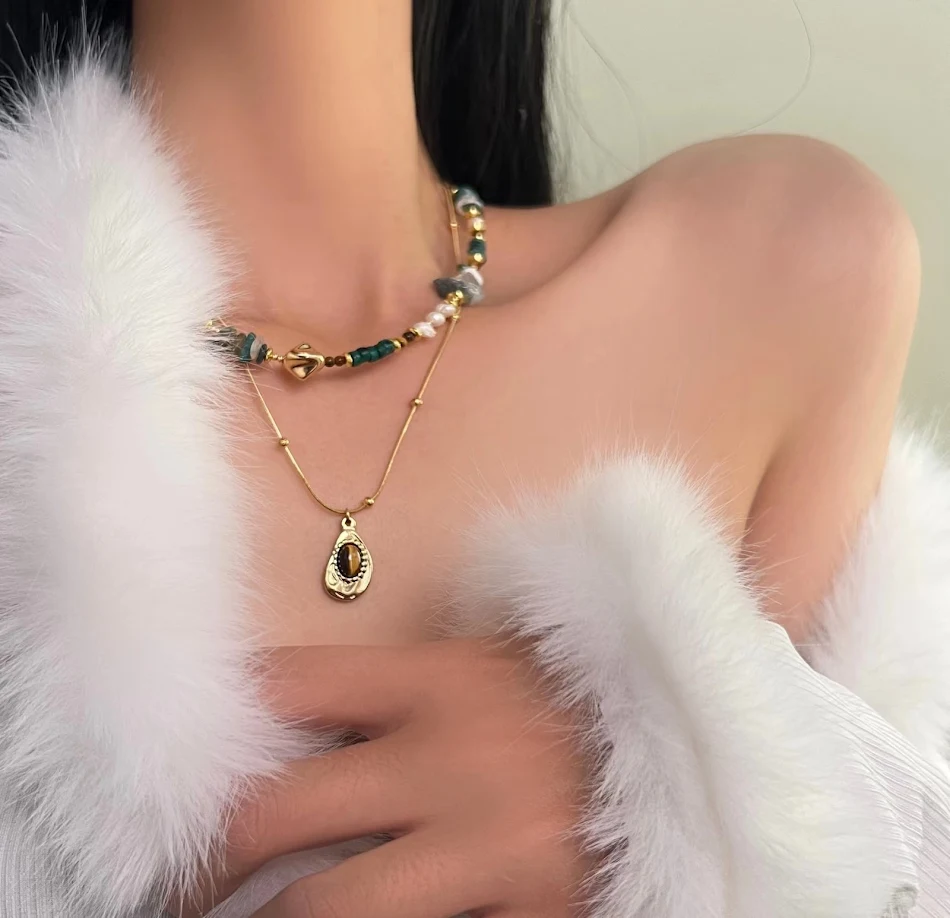 Collier Oeil de Tigre Maillard pour femme, acier titane, accessoires automne généreux et haut de gamme, un bijou élégant.