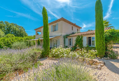 Maison avec piscine et terrasse 2