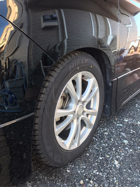 アルファードのタイヤ交換・冬仕様・ださいw・早く洗車したいに関するカスタム事例の投稿画像3枚目